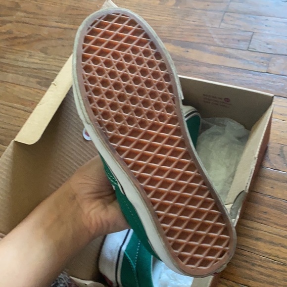 Green slip on vans size 5 men 6.5 women - Picture 5 of 8